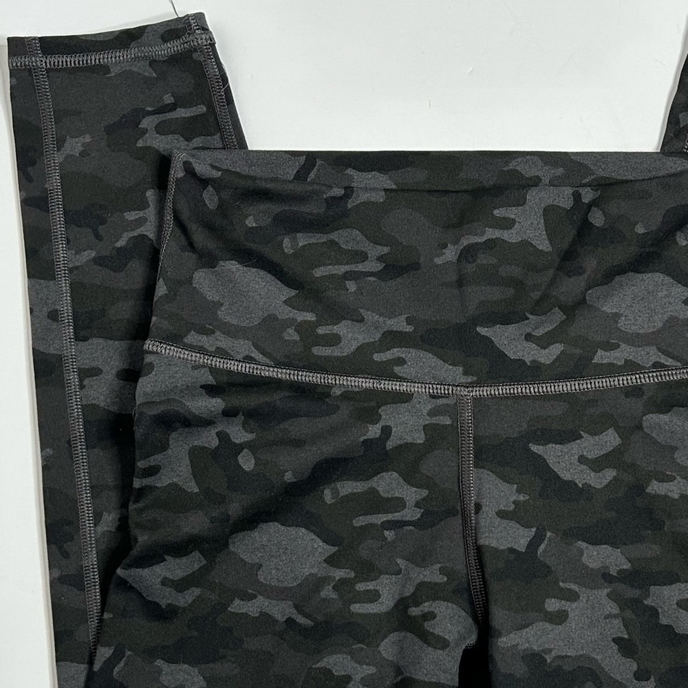 Fabletics Camo Print Cropped Activewear Leggings - Picture 7 of 13